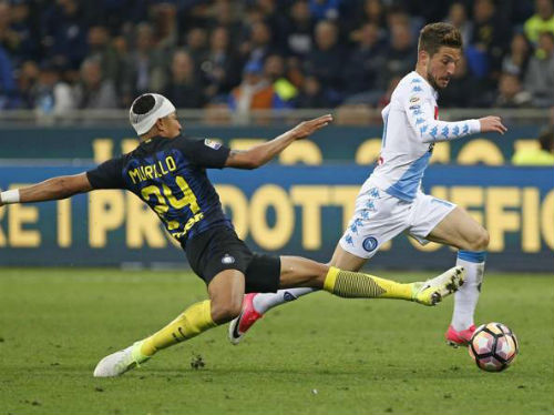 Inter thua đau Napoli 0 - 1 chỉ vì một sai lầm ngớ ngẩn