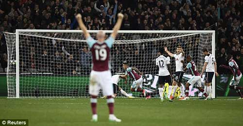 Thua đau West Ham 0 - 1, Tottenham gần như không còn cơ hội vô địch