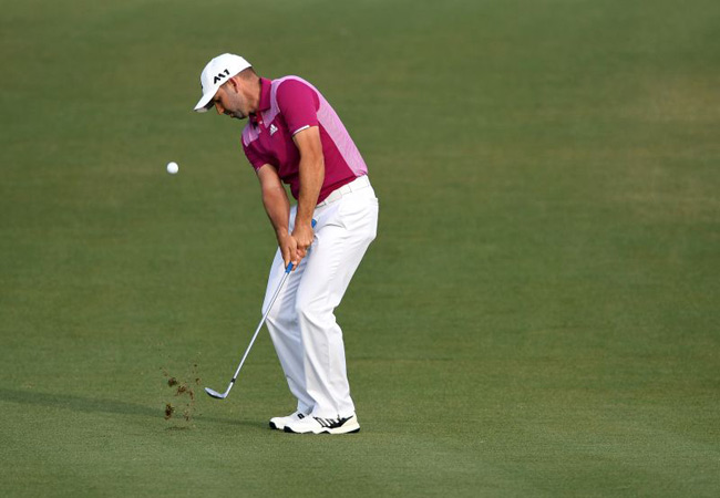 Cả sân lác mắt với cú đánh golf một phát ăn luôn "vô tiền khoáng hậu"