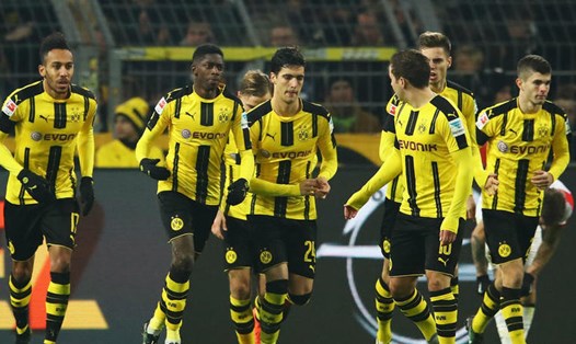 Dortmund chật vật cầm hòa Augsburg 1 - 1