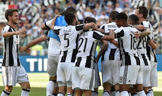 Thắng Crotone 3 - 0, Juventus chính thức vô địch Serie A lần thứ 6 liên tiếp