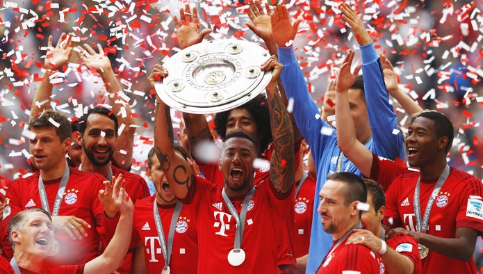 Bayern tắm bia ăn mừng chức vô địch Bundesliga mùa giải 2016 - 2017