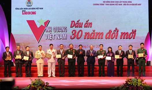 Tường thuật chương trình: Vinh quang Việt Nam - Dấu ấn 30 năm đổi mới 