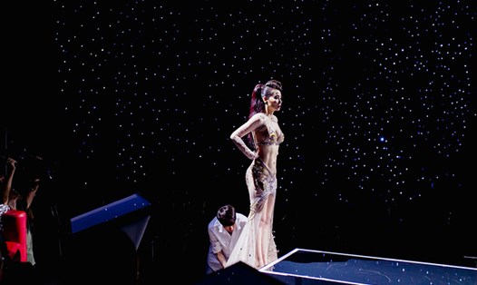 Top 5 showbiz: Thu Minh bất ngờ khoe bụng 6 múi trong trailer giới thiệu concert