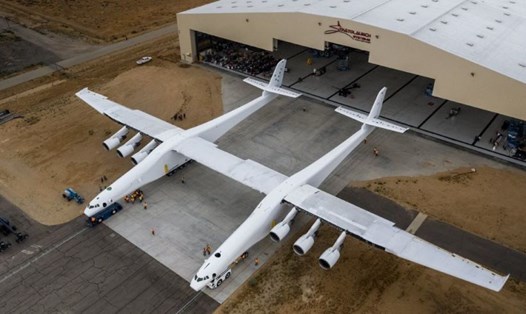 Công nghệ 360: Cận cảnh Stratolaunch - Chiếc máy bay lớn nhất thế giới