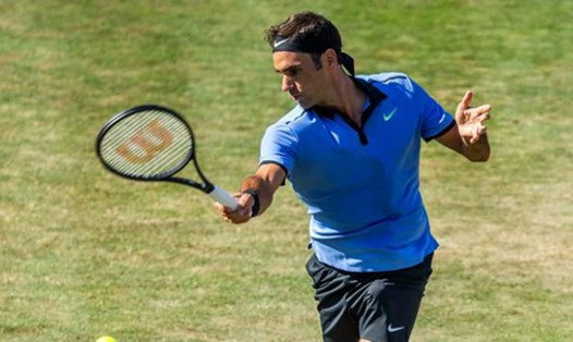 Federer thắng dễ Sugita 2 - 0 ở vòng 1 Halle Open