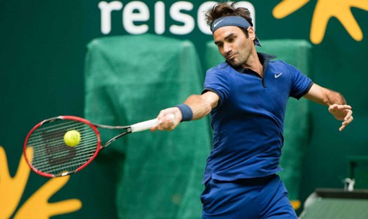 Roger Federer vất vả giành vé đi tiếp trước Mischa Zverev ở vòng 2 Halle Open