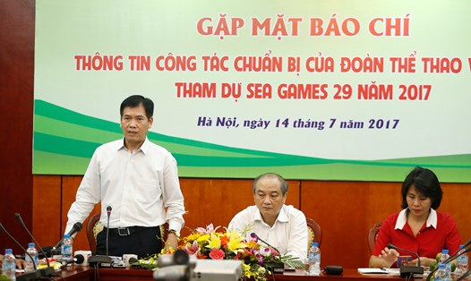 Ông Trần Đức Phấn - Trưởng đoàn TTVN tham dự SEA Games 29 chia sẻ thông tin với báo chí. Ảnh: Đăng Huỳnh