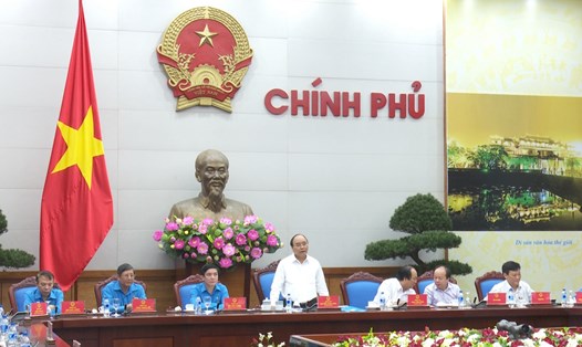 Thủ tướng Nguyễn Xuân Phúc chỉ đạo công tác phối hợp giữa Chính phủ và TLĐ trong việc chăm lo cho người lao động