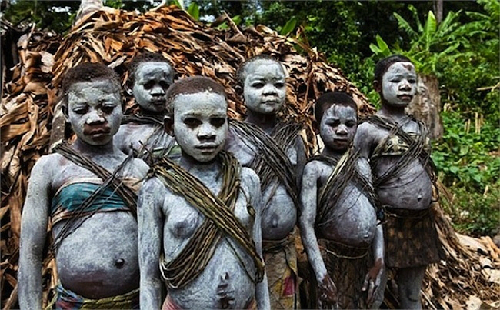 Độc đáo bộ tộc “thấp bé nhẹ cân” nhất thế giới