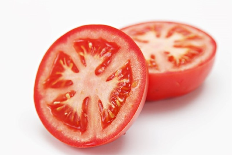 Ăn cà chua: Ăn cà chua là một cách tuyệt vời để cung cấp vitamin và khoáng chất cho cơ thể. Bạn có thể ăn cà chua tươi hoặc sử dụng trong các món ăn như salad, nước sốt và soup. Xem hình ảnh về các món ăn sử dụng cà chua để cảm nhận hương vị tuyệt hảo của loại rau quả này.