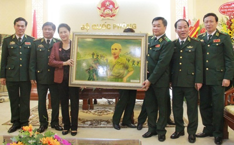 Chủ tịch Quốc hội Nguyễn Thị Kim Ngân thăm Bộ Tư lệnh Bộ đội Biên phòng