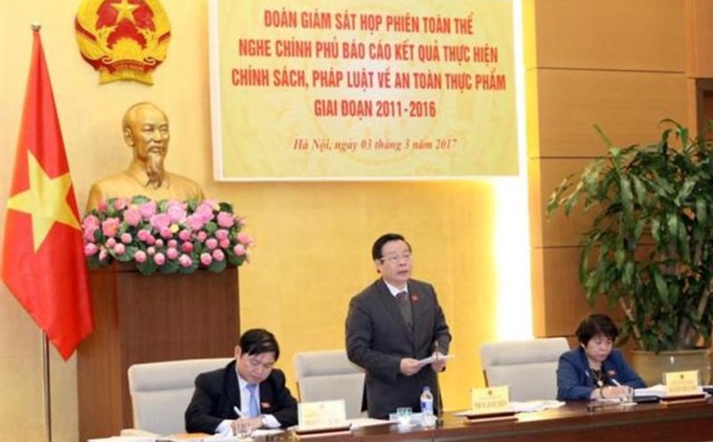 Phó Chủ tịch Quốc hội Phùng Quốc Hiển phát biểu tại phiên họp (Ảnh: Q.H)