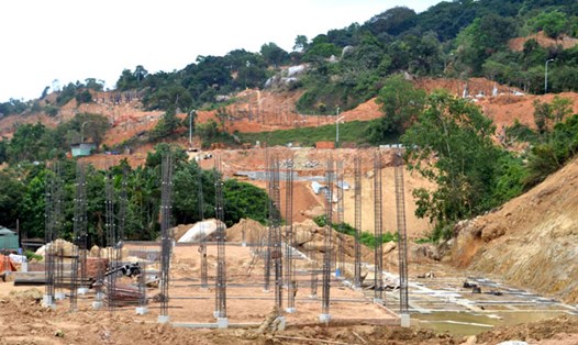 Vị trí xây dựng 40 nền móng biệt thự trên núi Sơn Trà đang trước nguy cơ sạt lở nặng trong mùa mưa. Ảnh: Thanh Hải