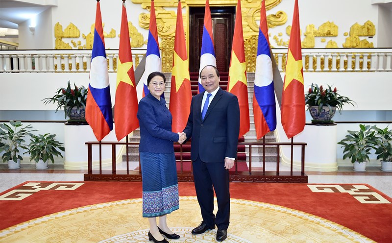 Thủ tướng Chính phủ Nguyễn Xuân Phúc tiếp Chủ tịch Quốc hội Lào.
