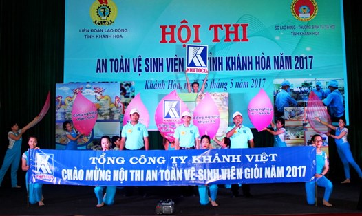 Phần thi giới thiệu của CĐ Tổng công ty Khánh Việt (ảnh: T.T)