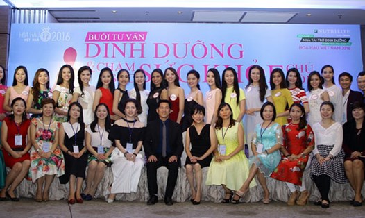 18 thí sinh Hoa hậu ở phía nam tham dự buổi tư vấn.