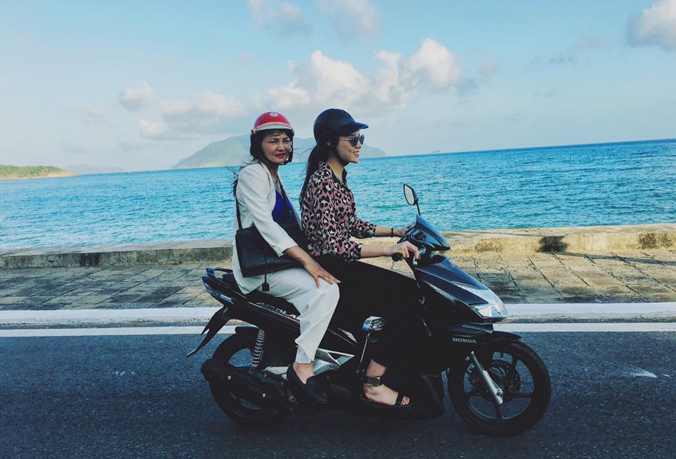 Lái xe máy là một phương tiện vô cùng phổ biến ở Việt Nam. Tuy nhiên, đây cũng là một tài xế gây ra nhiều tai nạn. Hãy tìm hiểu cách lái xe máy an toàn và tránh các nguy hiểm trên đường bằng cách xem hình ảnh liên quan.