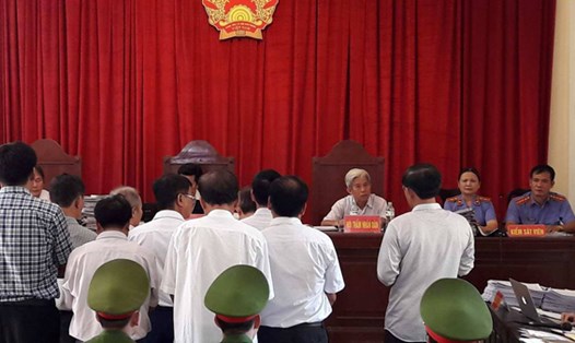 Các cựu cán bộ liên quan đến sai phạm đất đai tại Đồng Tâm bị đề nghị mức án từ 20 tháng đến 8 năm tù. Ảnh: Cao Nguyên