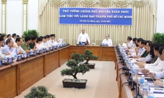 Thủ tướng Nguyễn Xuân Phúc làm việc với TPHCM ngày 23.6.2017. Ảnh: C.T.V
