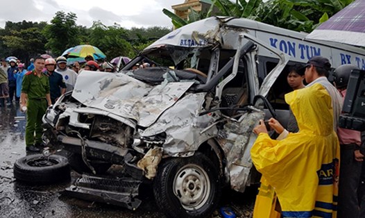 Vụ tai nạn giao thông xảy ra tại tỉnh Kon Tum ngày 30.6. Ảnh: PV