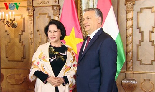 Chủ tịch Quốc hội Nguyễn Thị Kim Ngân và Thủ tướng Hungary Viktor Orban. Ảnh: VOV.