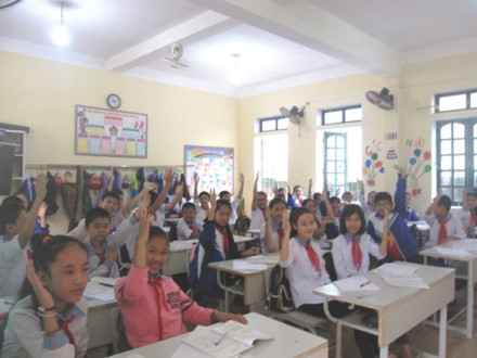 Học sinh Trường THCS Chu Văn An (Hương Khê- Hà Tĩnh) vui mừng "thoát" VNEN. Ảnh: Văn Lê