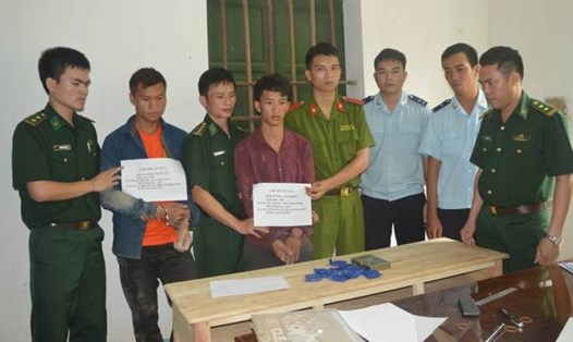 2 đối tượng người Lào buôn ma túy bị bắt giữ. Ảnh: MT