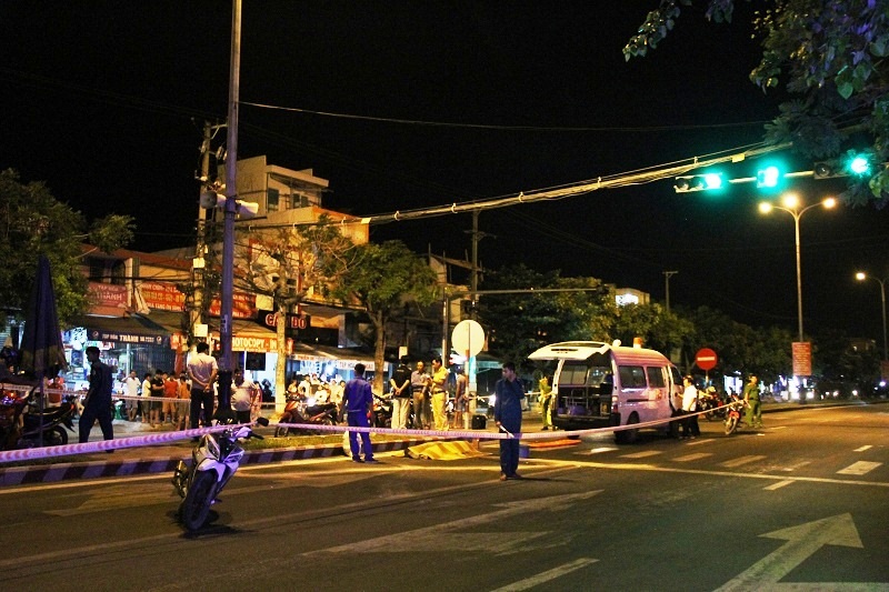 Hiện trường vụ tai nạn liên hoàn khiến nam thanh niên chết tại chỗ. Ảnh: HP