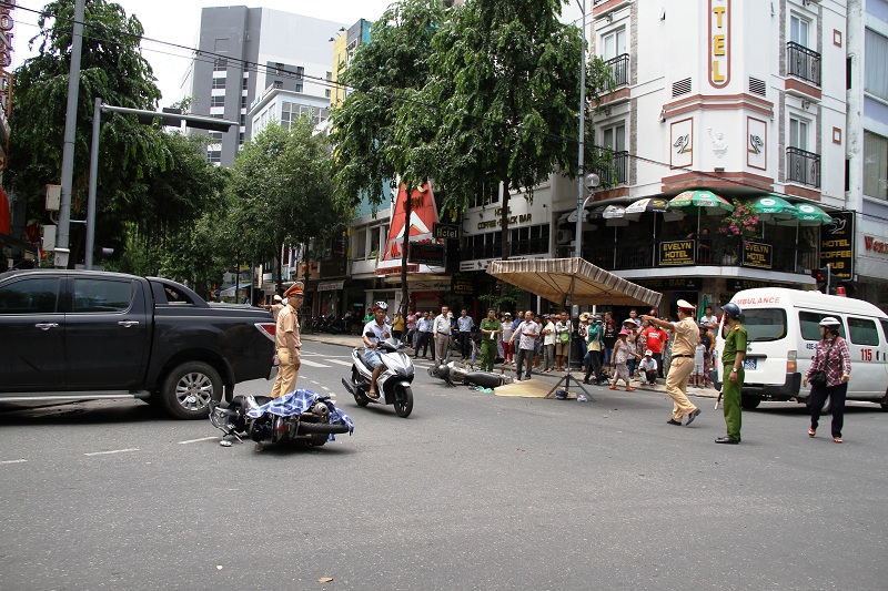 Hiện trường vụ tai nạn giữa 2 ô tô và 2 xe máy. Ảnh: HP