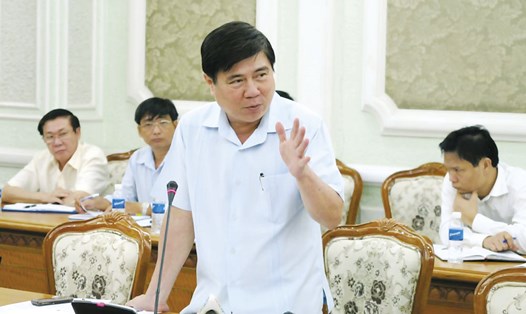 Chủ tịch UBND TP HCM Nguyễn Thành Phong chỉ đạo “không được buông lỏng” công tác lập lại trật tự lòng đường vỉa hè ở TPHCM. Ảnh: Đ.A