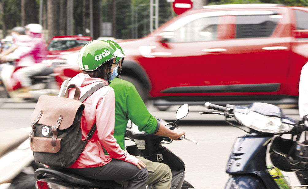 Tại TPHCM ngày càng có nhiều người tham gia GrabBike.