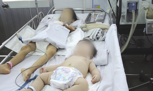 Nhiều em bé bị di chứng thần kinh do viêm não Nhật Bản. Ảnh: M.P