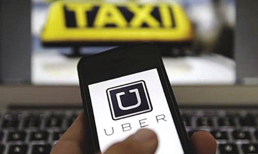 Dữ liệu được chia sẻ từ Grab và Uber là chìa khóa để quản lí loại hình taxi này.
