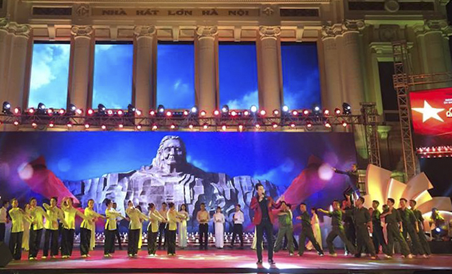 Tiết mục văn nghệ hướng tới tri ân các anh hùng thương binh, liệt sĩ. Ảnh T.Tiên