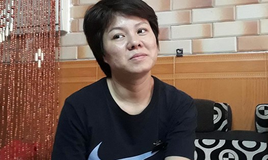 Chị Hoa - công dân phường Văn Miếu chia sẻ thêm 8 việc liên quan về vụ "hành trình xin giấy khai tử". Ảnh Trần Vương
