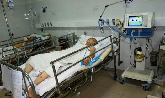Anh Tuấn hiện đang nằm điều trị tại Khoa Hồi sức tích cực, bệnh viên Đa khoa Đà Nẵng với đa chấn thương. Ảnh: Hoàng Phương
