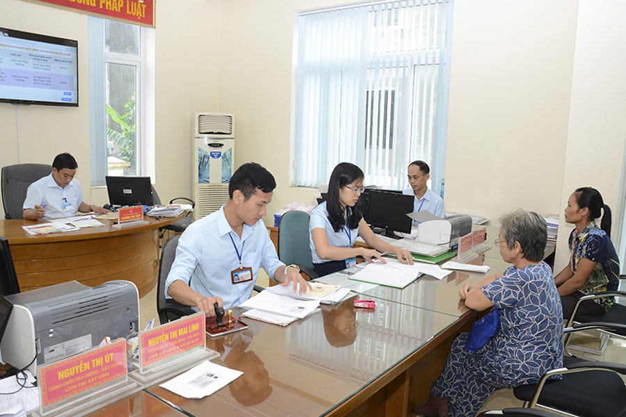 Việc thực hiện tinh giản biên chế giúp thành phố Cẩm Phả tiết kiệm 427 vị trí so với định mức khung của Trung ương. Ảnh T.V