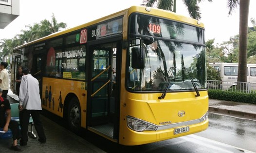 Số tiền quảng cáo thu được trên 2.000 xe buýt tại TPHCM khoảng 113 tỷ đồng mỗi năm. Ảnh: MINH QUÂN