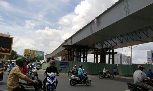 Cầu vượt tại vòng xoay Nguyễn Thái Sơn - Nguyễn Kiệm (nhánh Hoàng Minh Giám – Nguyễn Thái Sơn) sẽ được đưa vào sử dụng từ ngày 3.7   Ảnh: M.Q