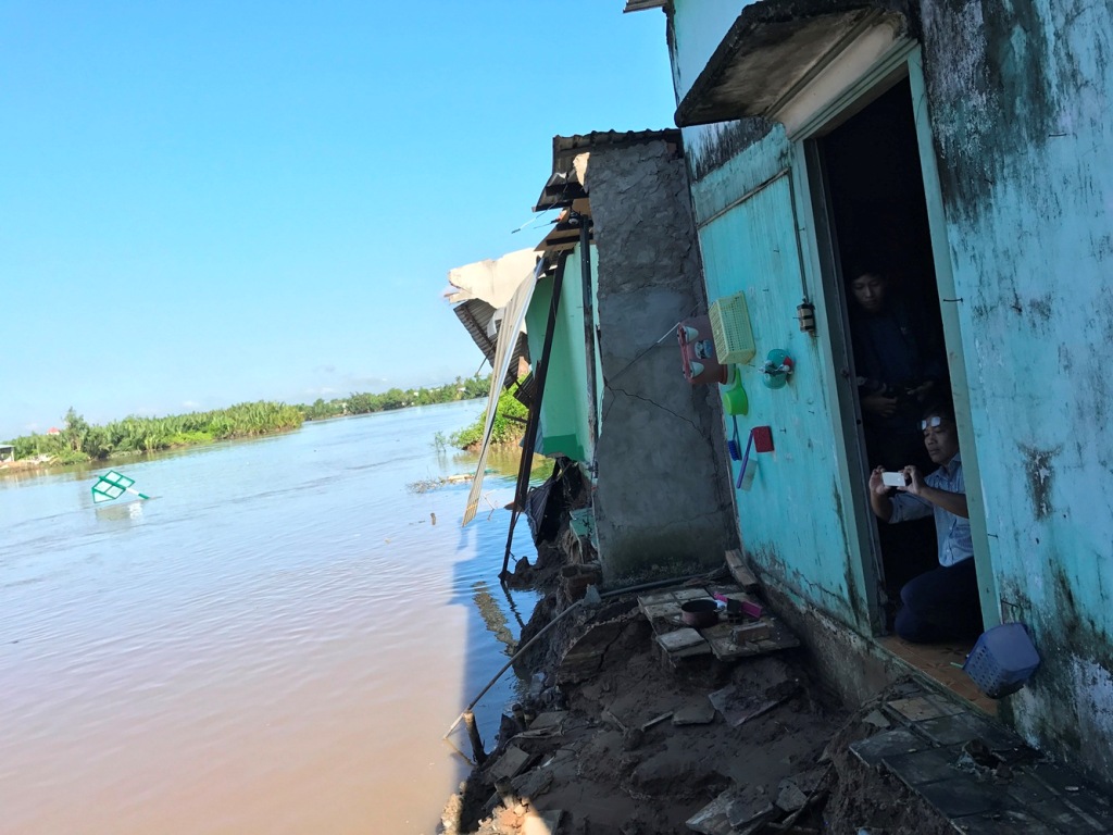 5 căn nhà bị hư hại nghiêm trọng sau vụ sạt lở đêm ngày 26.6   Ảnh  G.A​