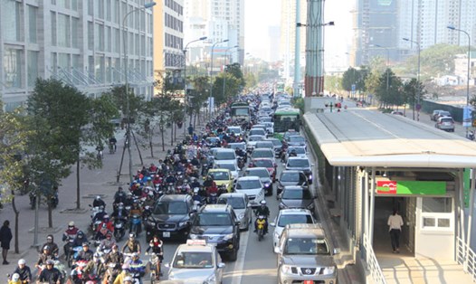Cảnh tắc đường thường nhật ở Hà Nội.