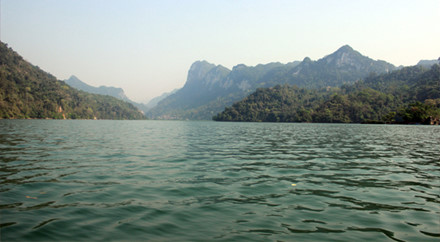 Hồ Ba Bể.  Ảnh: Lao Động