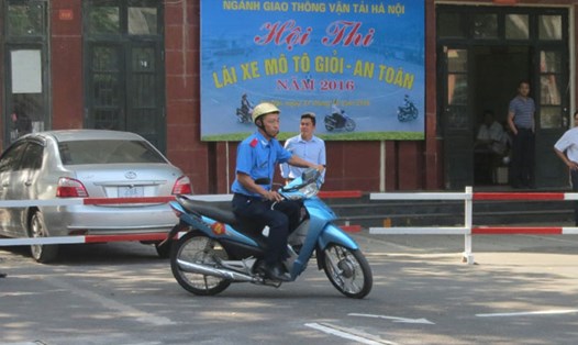 Hội thi lái xe môtô giỏi - an toàn năm 2016 do Công đoàn GTVT Hà Nội phối hợp với Sở GTVT TP.Hà Nội tổ chức. Ảnh: X.TRƯỜNG