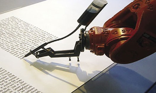Robot Xiao Nan do giáo sư Wan Xiaojun (Đại học Bắc Kinh, Trung Quốc) chế tạo, có thể viết bản tin hoàn chỉnh 300 từ chỉ trong vài giây.