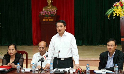 Chủ tịch UBNDTP.Hà Nội Nguyễn Đức Chung đối thoại với người dân Đồng Tâm. Ảnh:LĐO