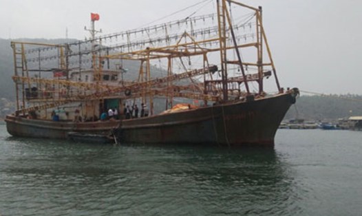 Một tàu cá của Thanh Hóa đóng mới theo Nghị định 67 hạ thuỷ tháng 1.2016, đến nay đã cũ kỹ, tồi tàn. Ảnh: P.V