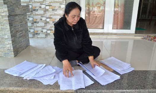 Thương binh Nguyễn Thị Thoa và vẻ mặt mệt mỏi sau nhiều năm đi đòi công lý. Ảnh: P.V