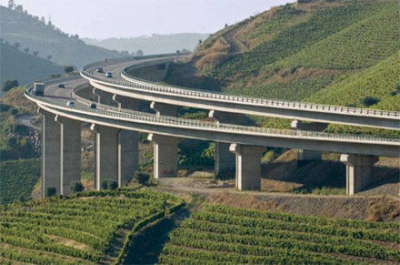 Phối cảnh một đoạn cao tốc Vân Đồn - Móng Cái. Ảnh: LĐO