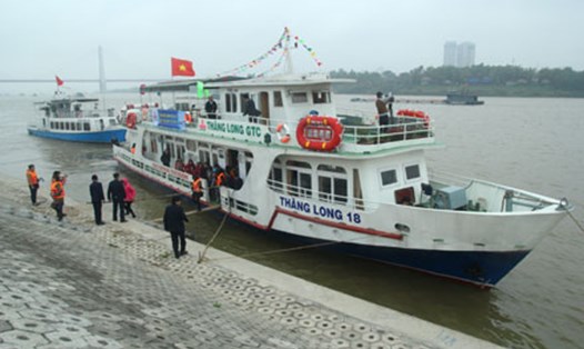 Tour du lịch sông Hồng dù đầu tư nhiều song lượng khách vẫn đìu hiu. Ảnh: T.L